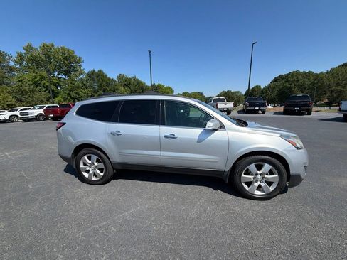 Used 2015 Chevrolet Traverse LTZ FWD image 18