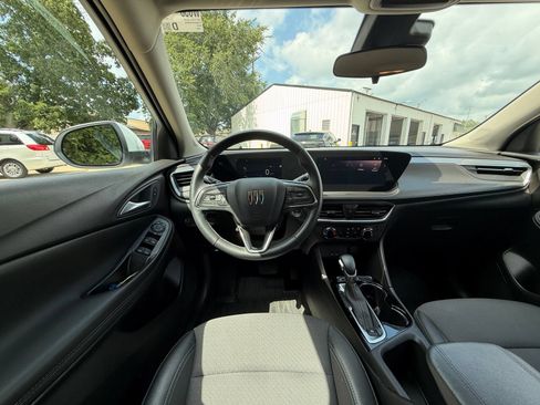Used 2024 Buick Encore GX Preferred w/ Comfort Package AWD/4WD image 2
