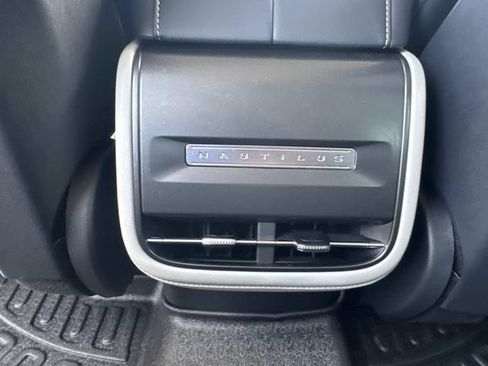 Used 2025 Lincoln Nautilus Premier AWD/4WD image 17