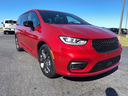 New 2026 Chrysler Pacifica Select FWD image 3