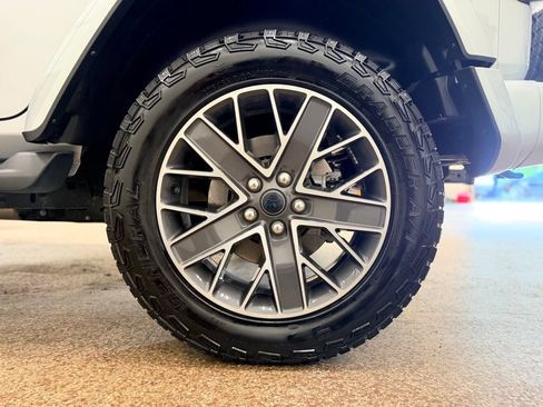 Used 2024 Jeep Wrangler High Altitude AWD/4WD image 24