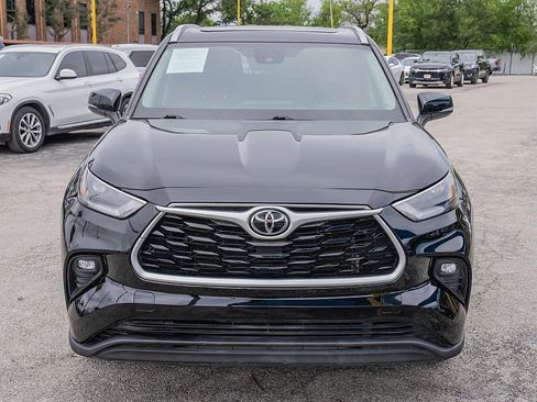 Used 2023 Toyota Highlander XLE image 2