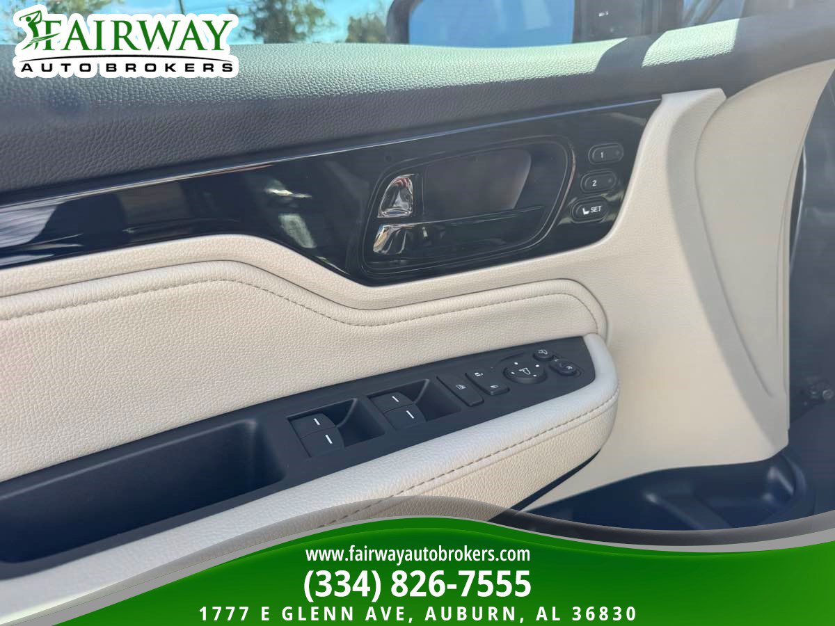 Used 2025 Honda Odyssey Elite image 16