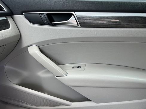 Used 2017 Volkswagen Passat 1.8T SE w/ SE Lighting Package image 29