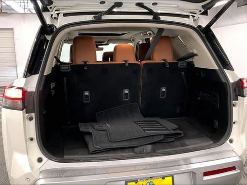 Used 2024 Nissan Pathfinder Platinum w/ Cargo Package AWD/4WD image 43