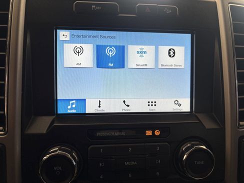 Used 2019 Ford F250 Lariat w/ Chrome Package image 22