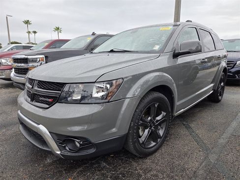 Used 2019 Dodge Journey Crossroad w/ Family Entertainment Group image 3