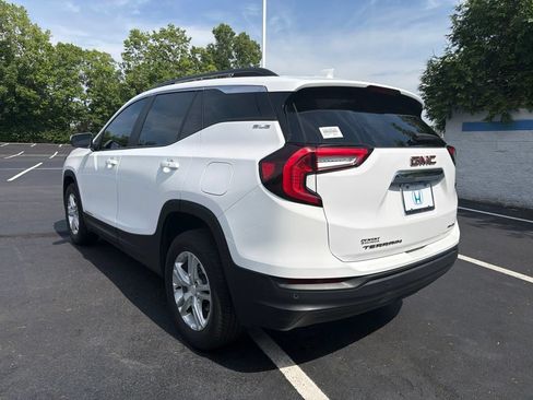 Used 2023 GMC Terrain SLE w/ Driver Convenience Package AWD/4WD image 3