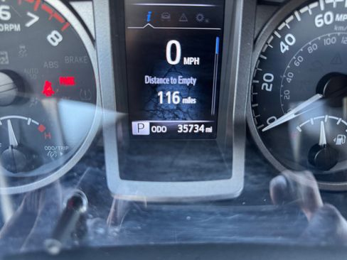 Used 2021 Toyota Tacoma TRD Off-Road w/ Technology Package AWD/4WD image 24