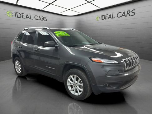 Used 2018 Jeep Cherokee Latitude Plus w/ Trailer Tow Group AWD/4WD image 3