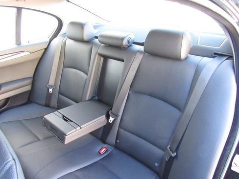 Used 2012 BMW 528i xDrive Sedan AWD/4WD image 17