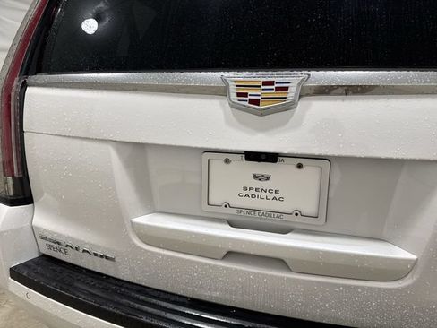 Used 2018 Cadillac Escalade Platinum RWD image 32