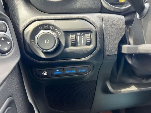 Used 2022 Jeep Wrangler Unlimited Sahara w/ Cold Weather Group AWD/4WD image 33