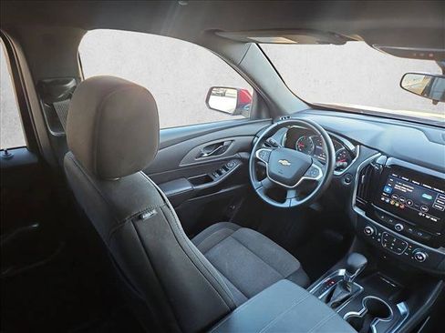 Used 2023 Chevrolet Traverse LT AWD/4WD image 2