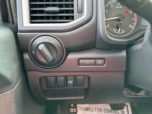 Used 2018 Nissan Titan S image 18