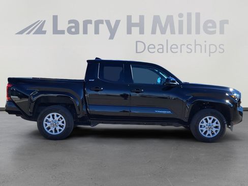 Certified 2025 Toyota Tacoma SR5 image 6