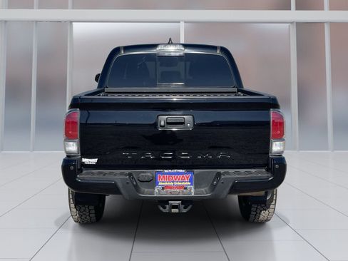 Used 2020 Toyota Tacoma TRD Off-Road w/ Technology Package AWD/4WD image 5