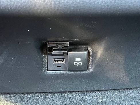 Used 2025 Toyota Camry SE FWD image 13