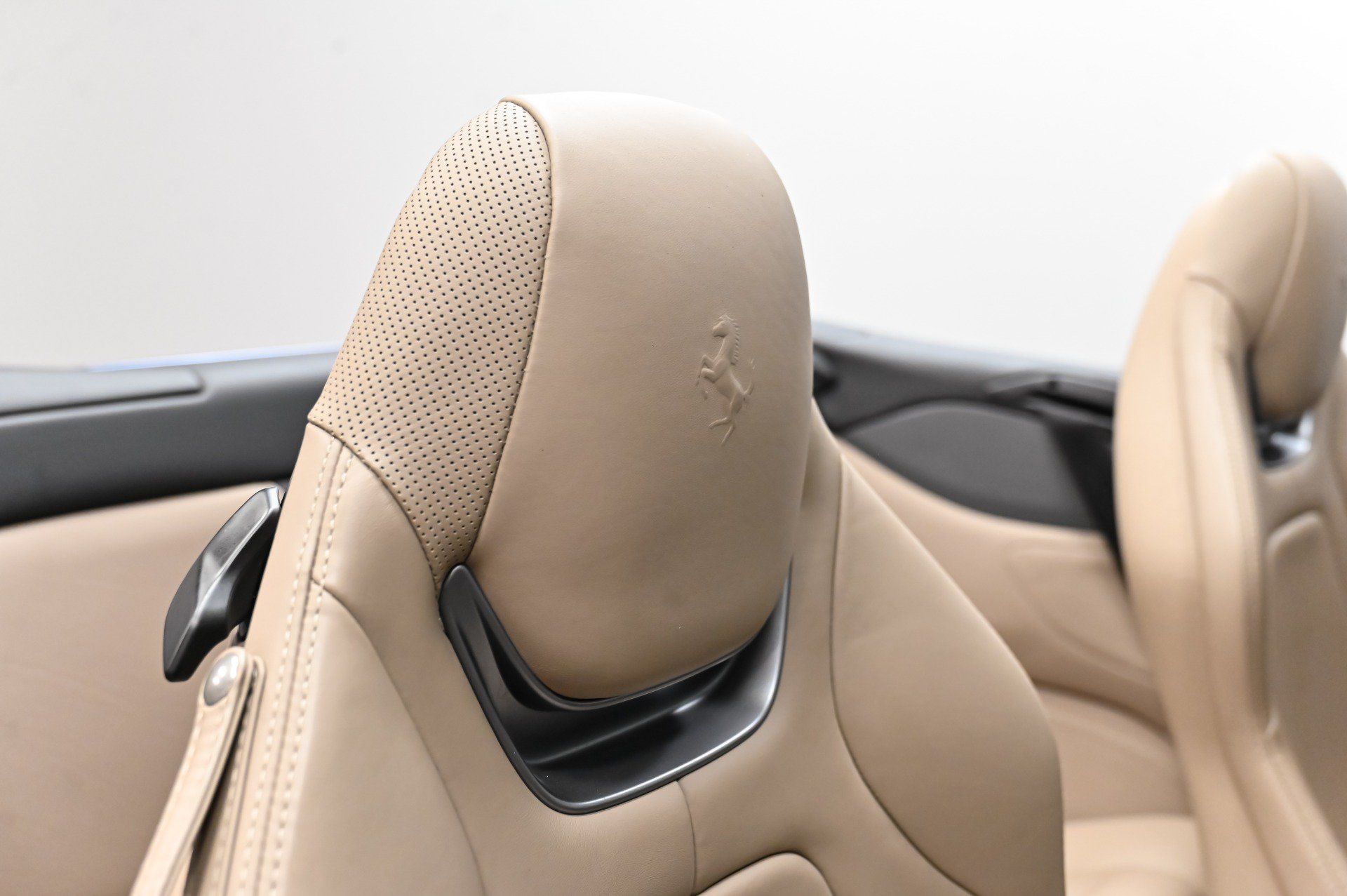 Used 2019 Ferrari Portofino RWD image 24