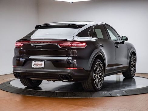 Used 2023 Porsche Cayenne Platinum Edition image 6