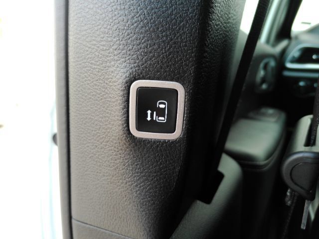 Used 2025 Chrysler Pacifica Limited FWD image 33