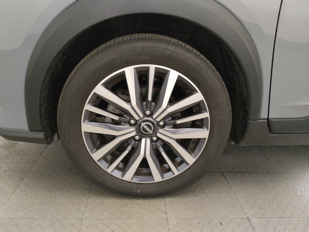 Used 2024 Nissan Kicks SV w/ Interior Electronics Package FWD image 31
