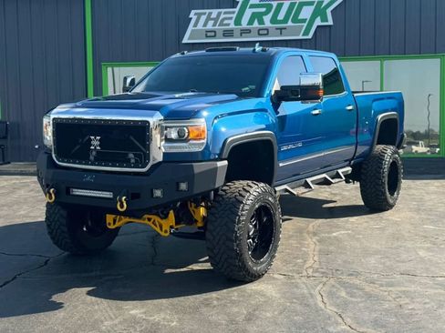 Used 2016 GMC Sierra 2500 Denali w/ Duramax Plus Package image 2