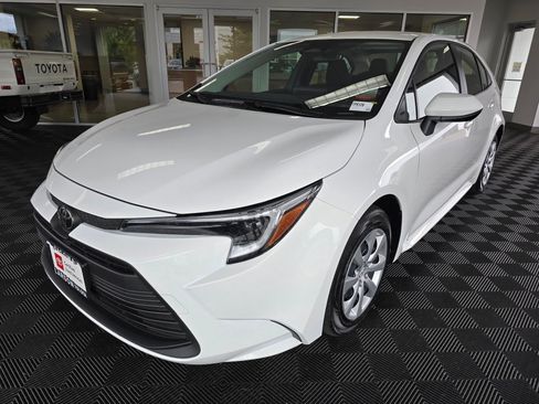 Used 2026 Toyota Corolla LE FWD image 7