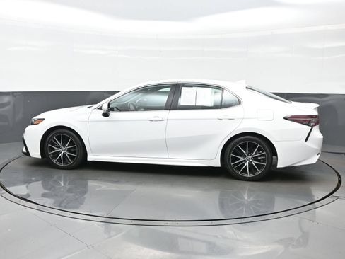 Used 2024 Toyota Camry SE w/ Audio Upgrade Package FWD image 3