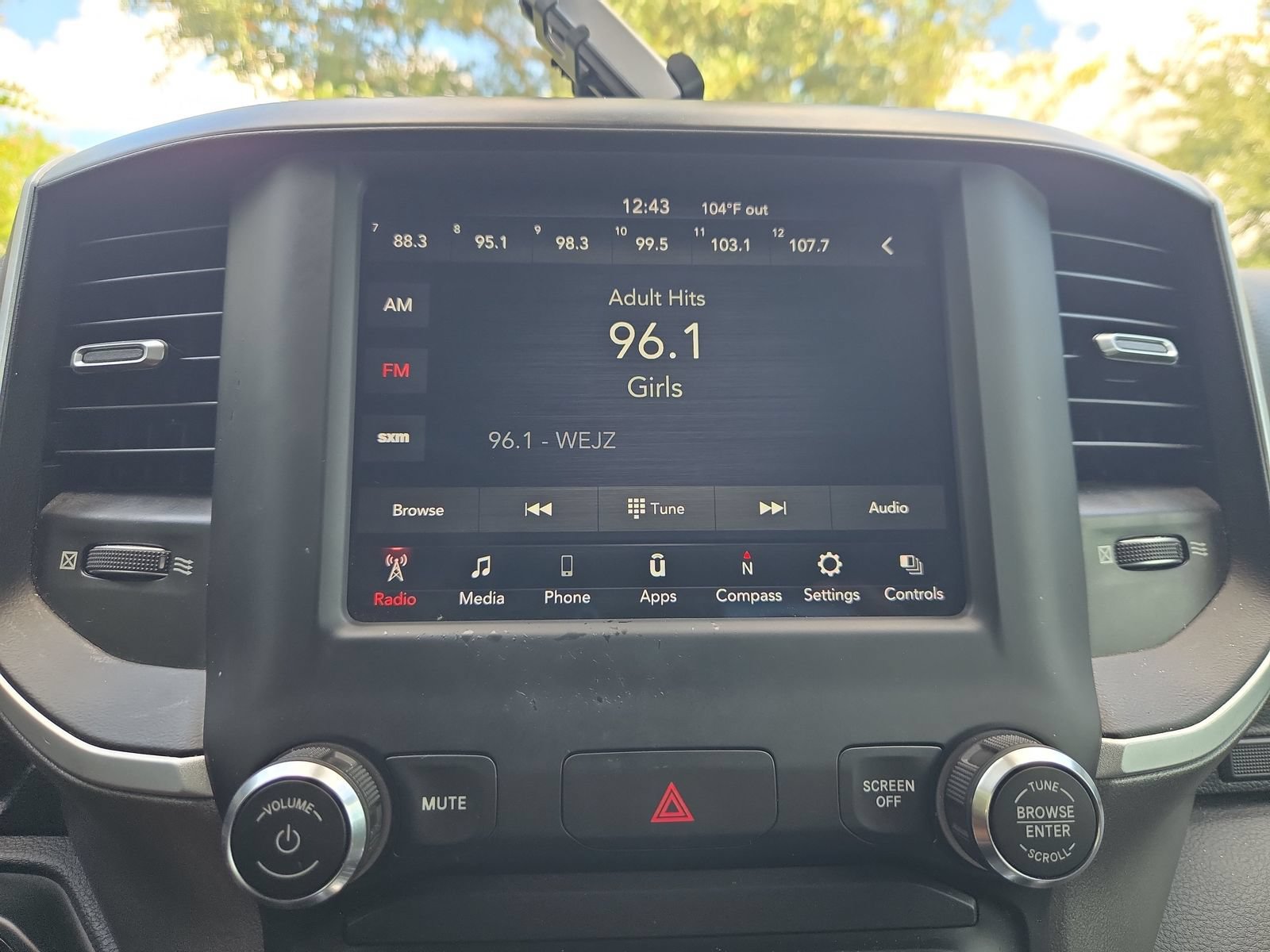 Used 2020 RAM 1500 Big Horn AWD/4WD image 9