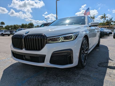 Used 2021 BMW 740i w/ M Sport Package image 8