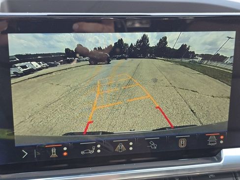 Used 2026 Chevrolet Silverado 1500 High Country w/ Technology Package AWD/4WD image 5