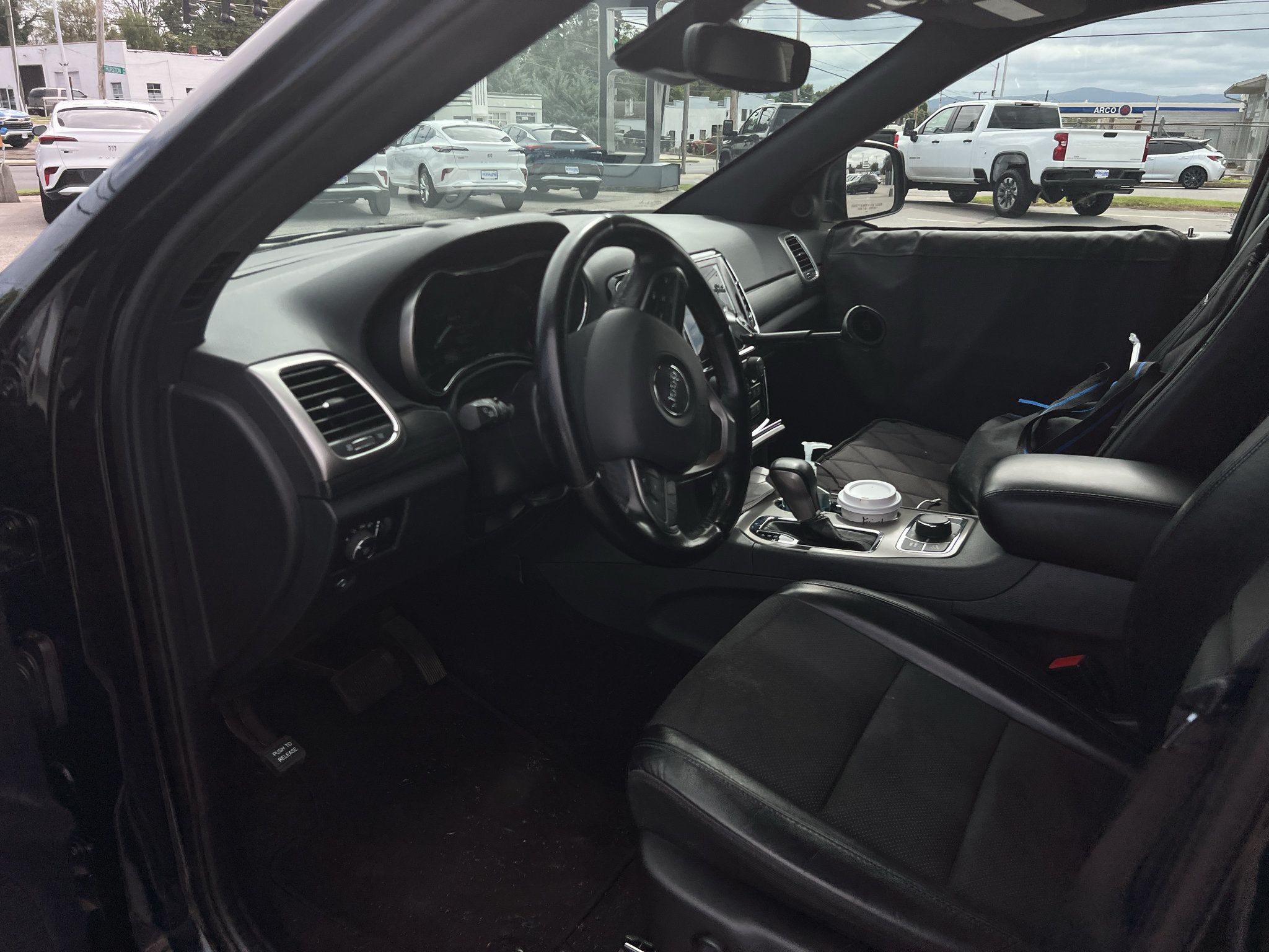 Used 2022 Jeep Grand Cherokee Laredo X AWD/4WD image 9
