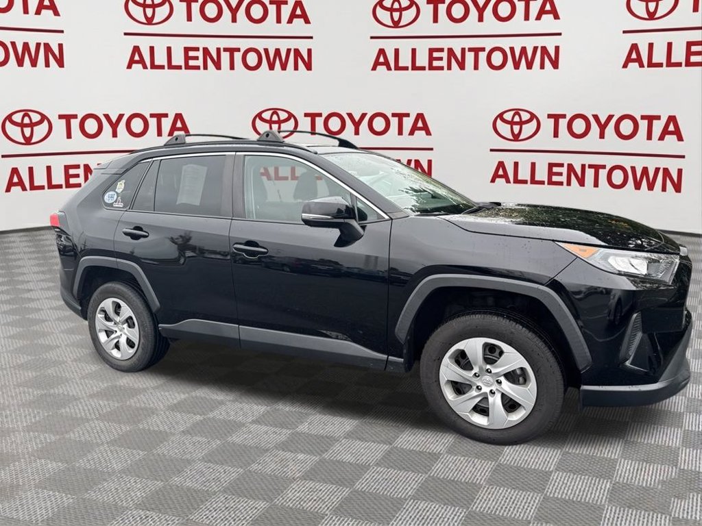 Used 2021 Toyota RAV4 LE AWD/4WD image 2