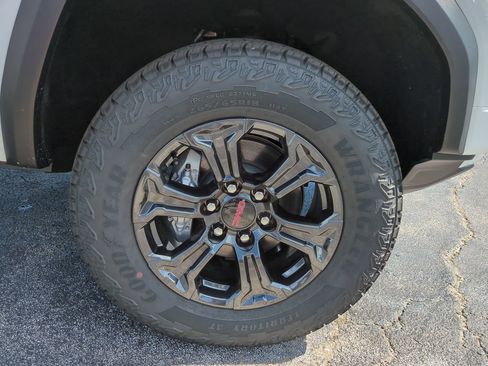 New 2025 GMC Canyon Elevation w/ Convenience Package image 19