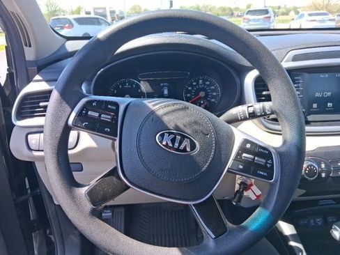 Used 2020 Kia Sorento LX image 15