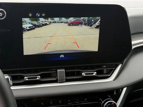 Used 2025 Chevrolet Equinox LT image 18