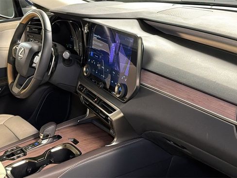 Used 2025 Lexus RX 450h AWD w/ Luxury Package image 11