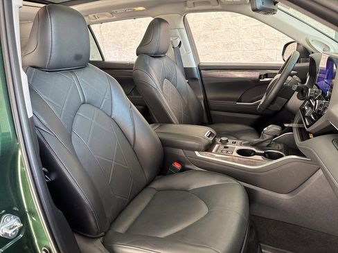 Used 2024 Toyota Highlander Platinum image 55