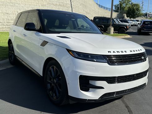 Used 2024 Land Rover Range Rover Sport SE AWD/4WD image 9