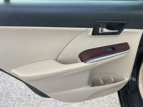 Used 2012 Toyota Camry XLE w/ Leather Pkg FWD image 21