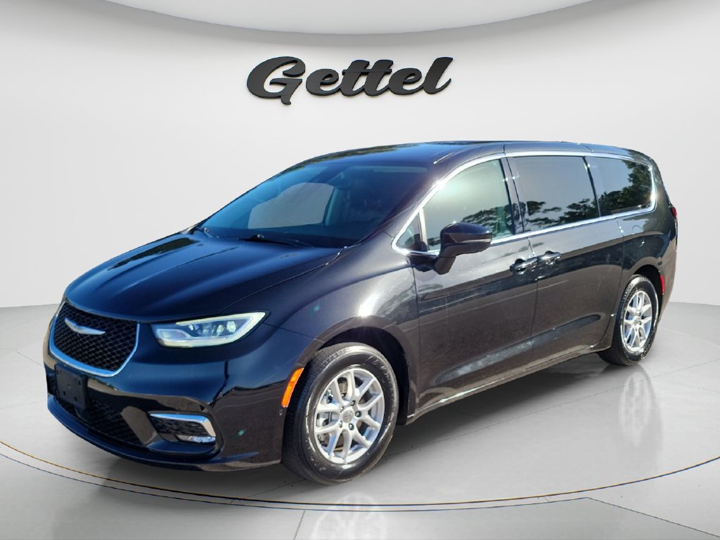 Used 2023 Chrysler Pacifica Touring-L FWD image 1
