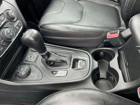 Used 2022 Jeep Cherokee Latitude Lux w/ Sun & Sound Group AWD/4WD image 19