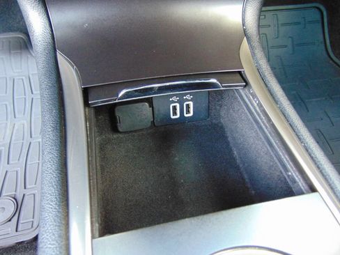 Used 2017 Lincoln MKC Reserve w/ Lincoln MKC Climate Package image 22