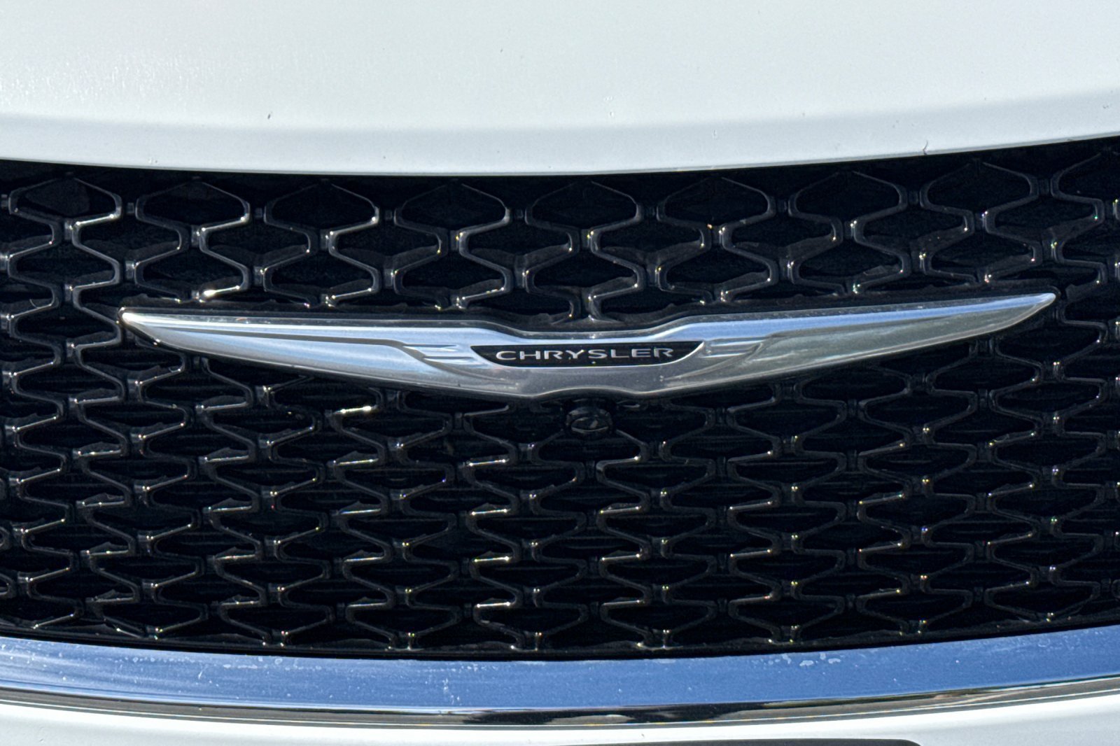 Used 2023 Chrysler Pacifica Touring-L FWD image 8