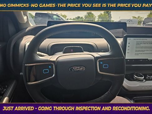 Used 2025 Ford Expedition Active RWD image 18
