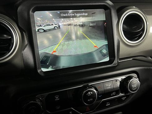 Certified 2023 Jeep Gladiator Overland image 19