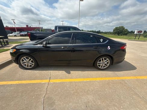 Used 2013 Ford Fusion SE FWD image 1
