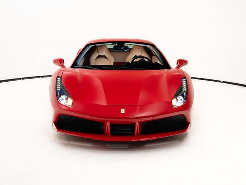Certified 2017 Ferrari 488 GTB RWD image 9