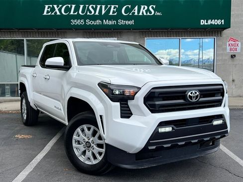 Used 2025 Toyota Tacoma SR5 image 1